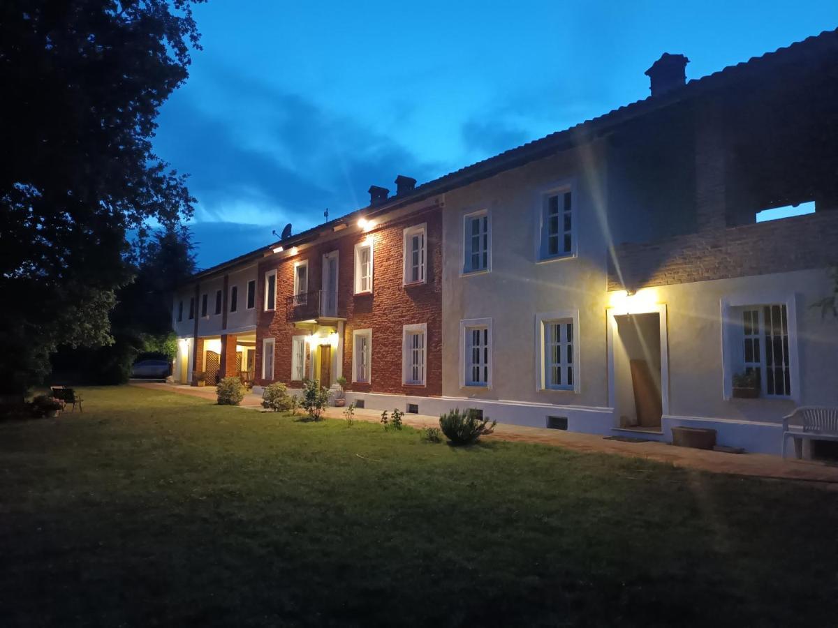 Guest House La Carolina Tigliole Ngoại thất bức ảnh