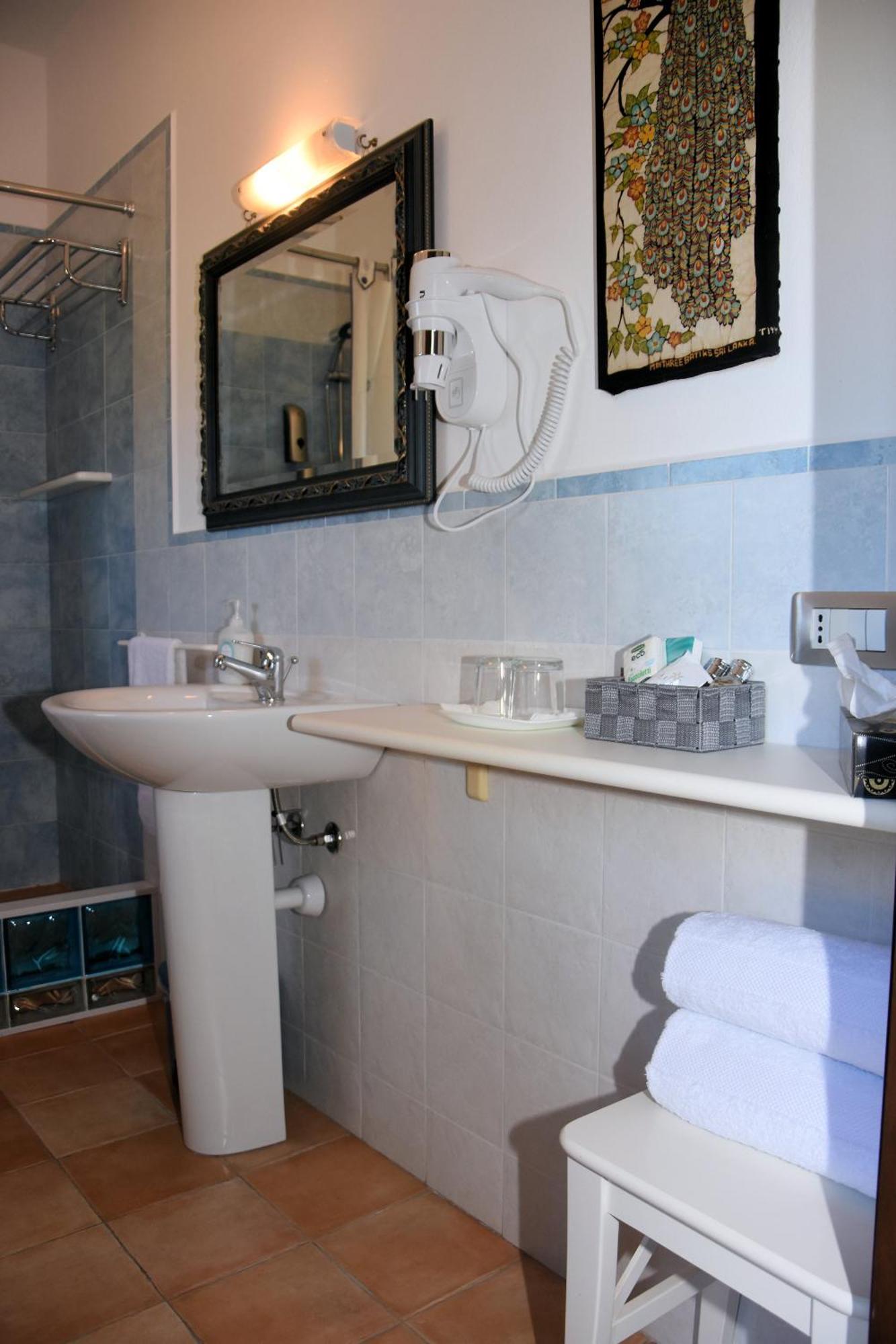 Guest House La Carolina Tigliole Ngoại thất bức ảnh