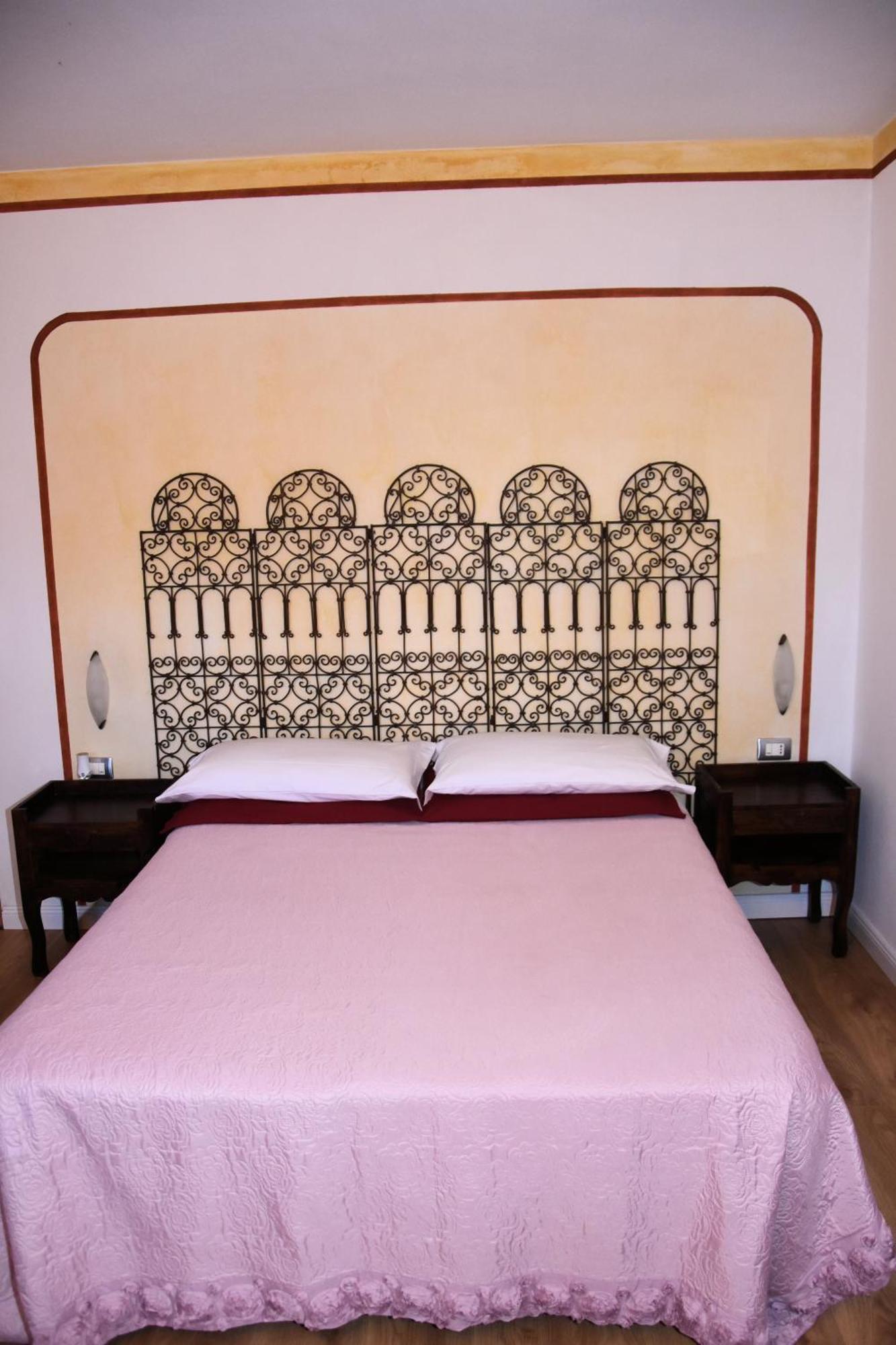Guest House La Carolina Tigliole Ngoại thất bức ảnh