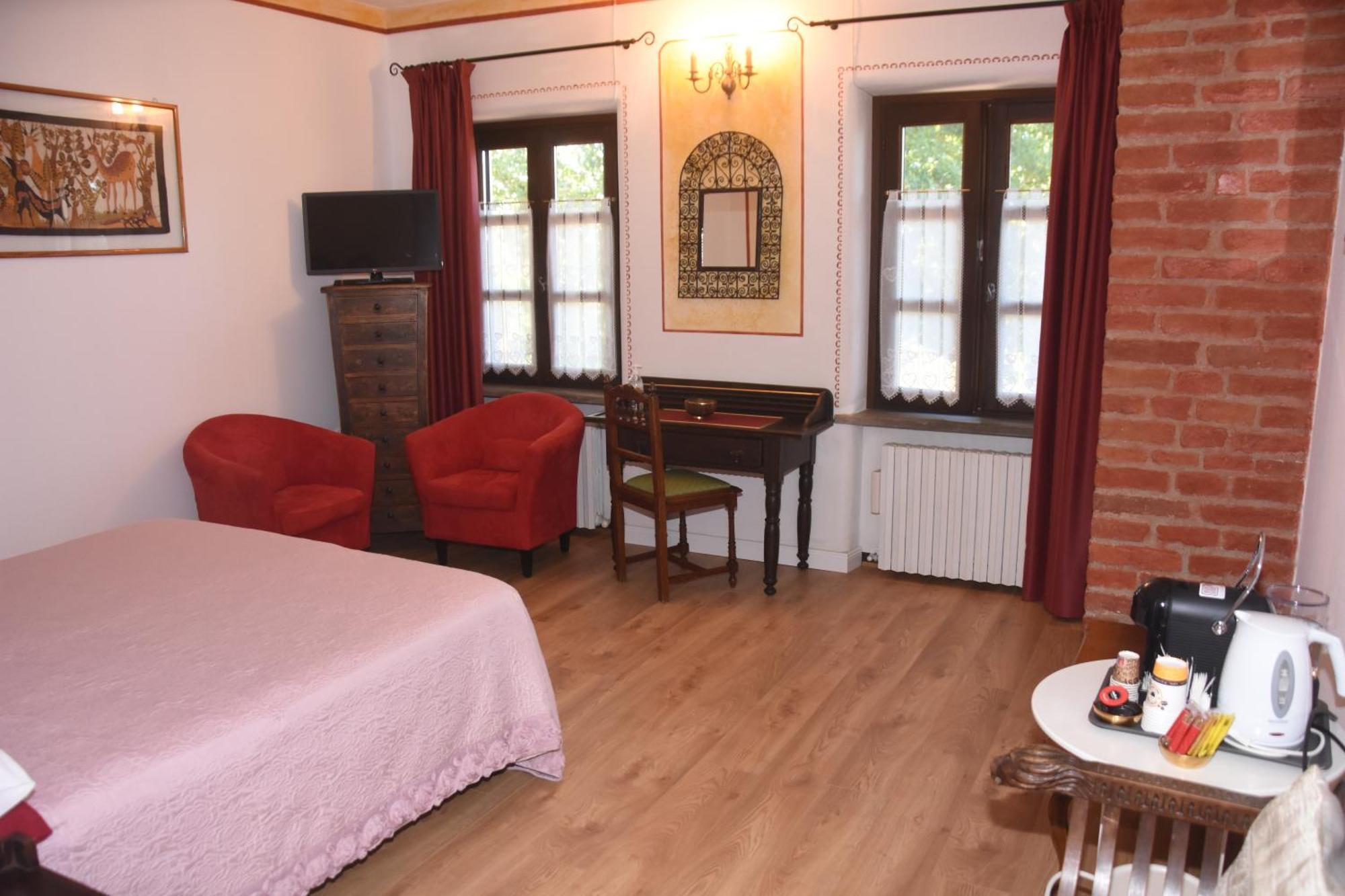 Guest House La Carolina Tigliole Ngoại thất bức ảnh